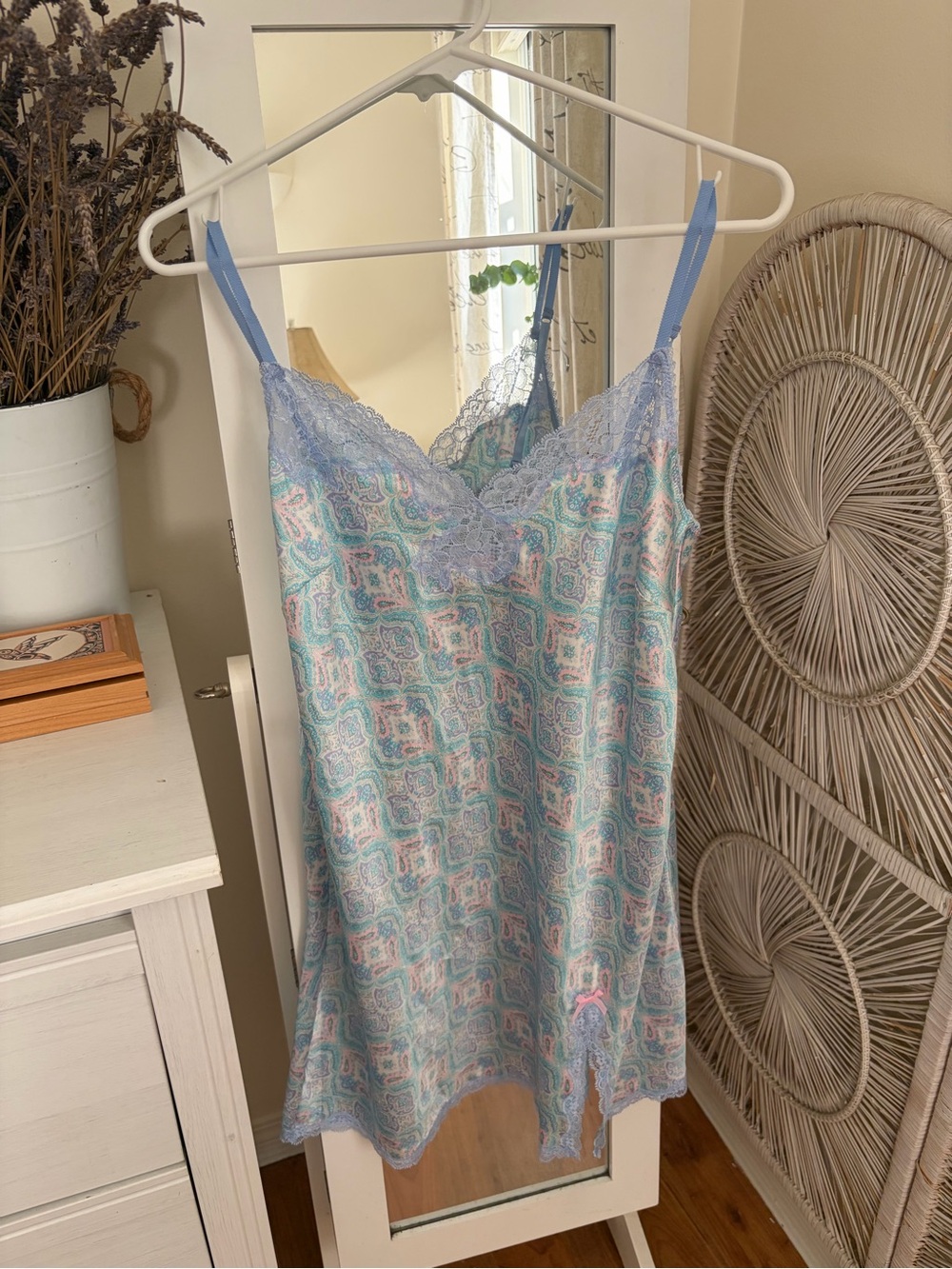 🌸✨Victoria's Secret Pastel coloured Lace-Trim Slip✨🌸